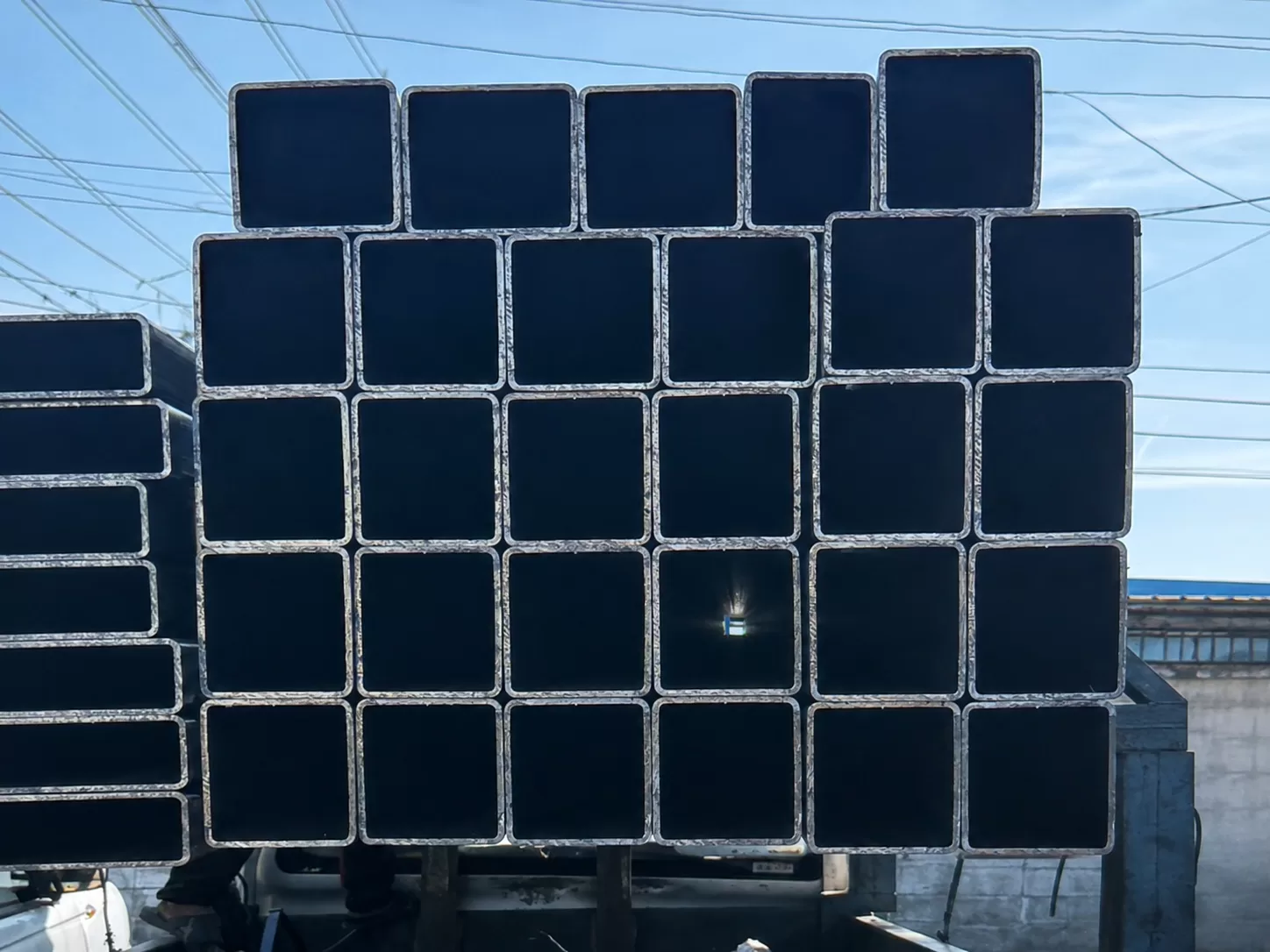 เหล็กกล่องเหลี่ยมจัดเรียงหลายขนาด