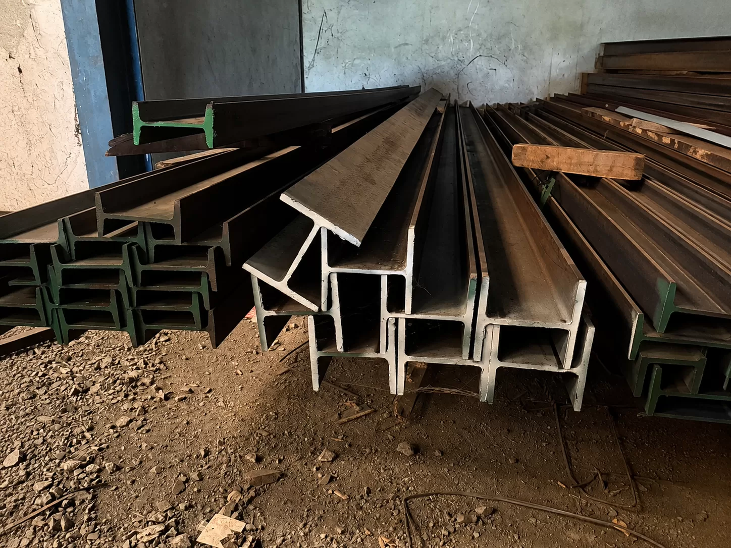 เหล็ก H-Beam เหล็ก WF และเหล็ก I-Beam ในคลังสินค้า